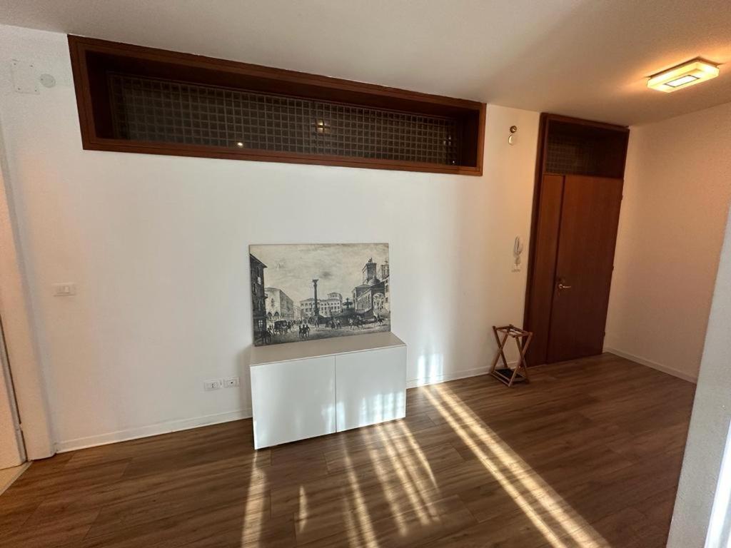 Appartamento Elegante In Centro Udine Buitenkant foto